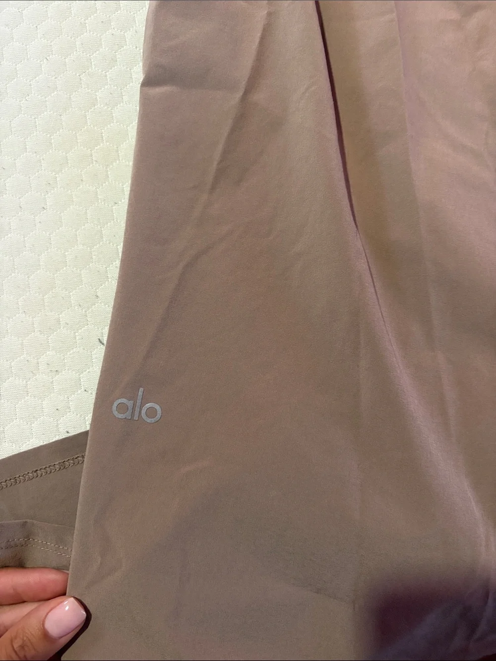 ALO Yoga women’s Jogger Pants in beige